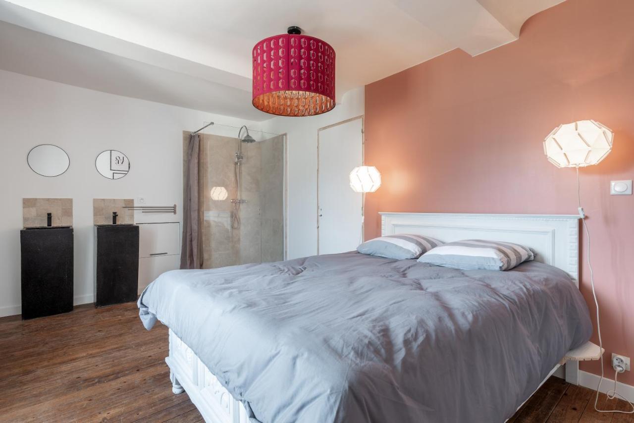 L'escalier Rouge - Maison Renovee Avec Cour *