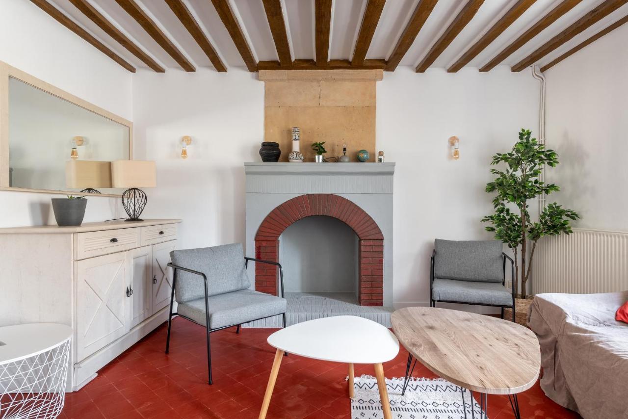 L'escalier Rouge - Maison Rénovée Avec Cour Hébergement de vacances